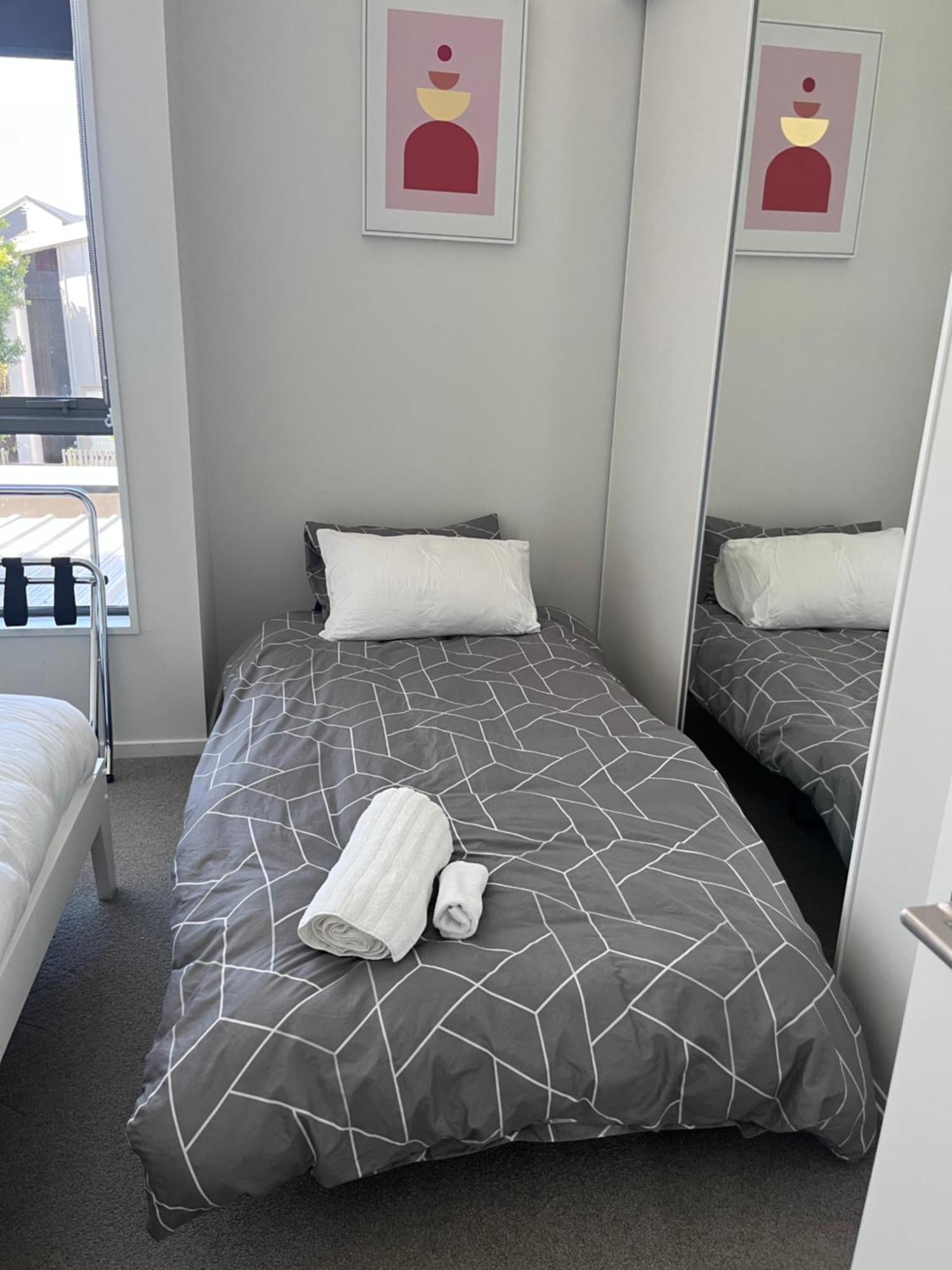 Urban Nest - Entire Townhouse And Free Parking Villa Christchurch Exterior photo